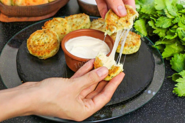 Сырники с сыром и зеленью из творога