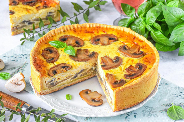 Киш с грибами и сыром