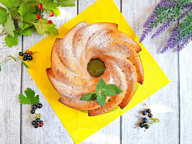 Пышный пирог со сгущёнкой в духовке