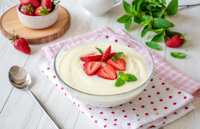 Манная каша на молоке без комочков