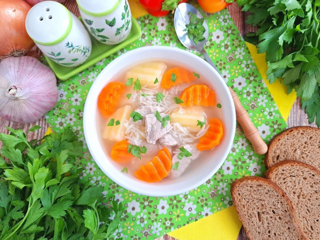 Суп с мясом и вермишелью