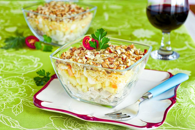 Салат курица с ананасами слоями