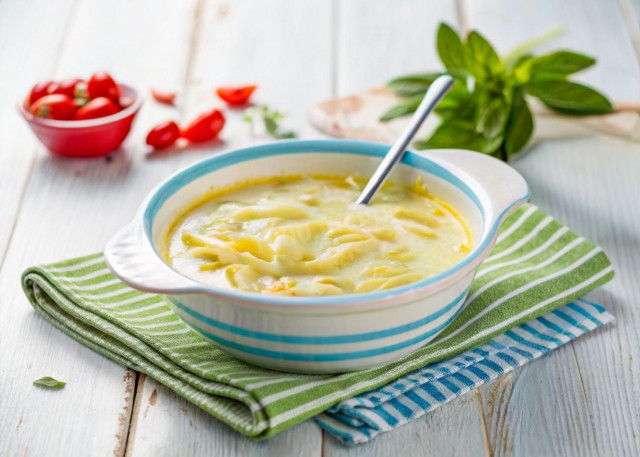 Молочный суп с лапшой