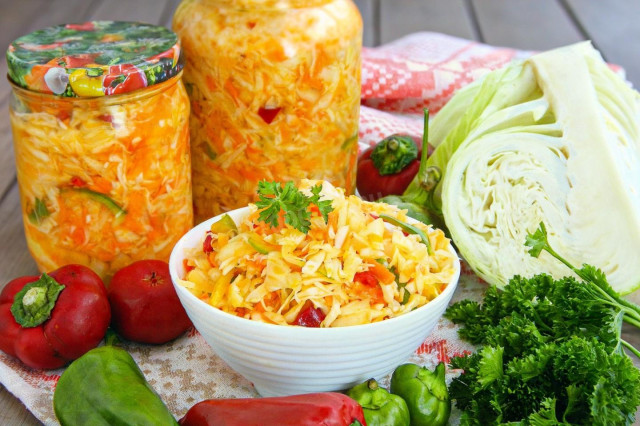 Салат из капусты на зиму с болгарским перцем