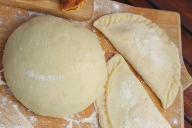 Тесто на горячей воде на чебуреки пузырчатое