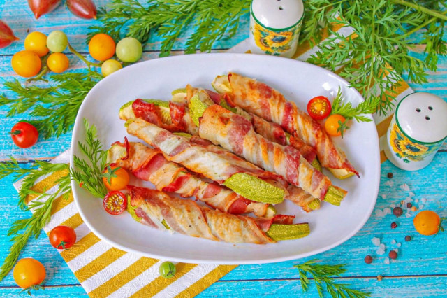 Кабачки с беконом в духовке