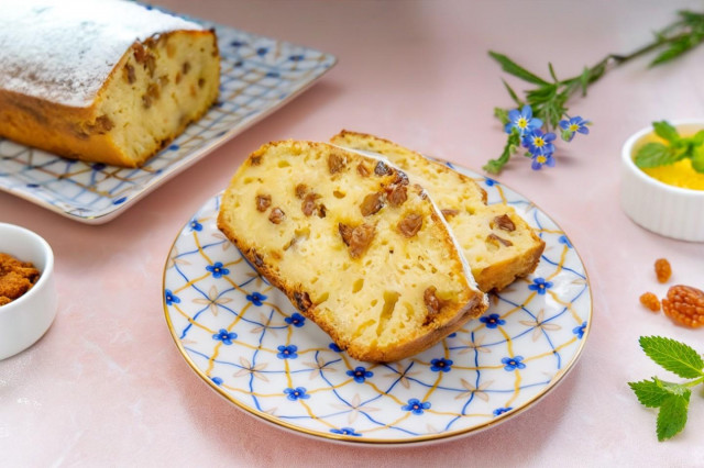 Кекс на кефире и растительном масле с изюмом