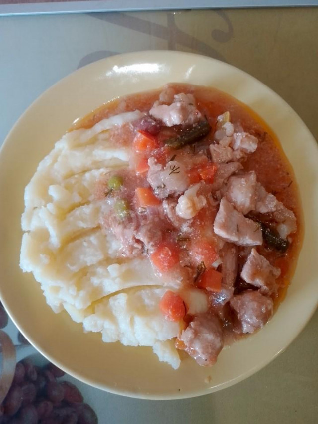 Пюре с гулешом