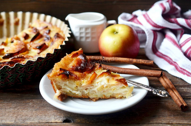 Постный пирог с яблоками в духовке