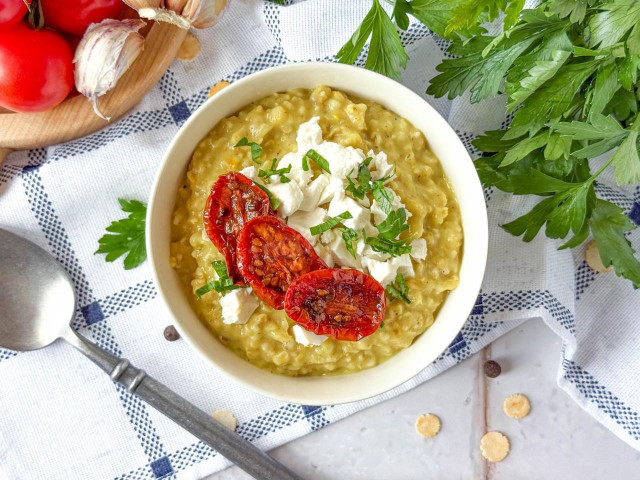 Овсяная каша с сыром и карри