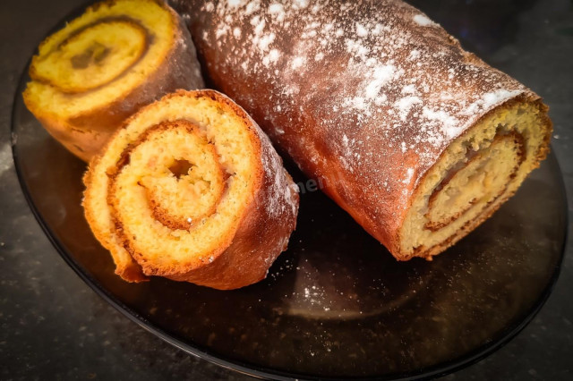 Яблочный рулет