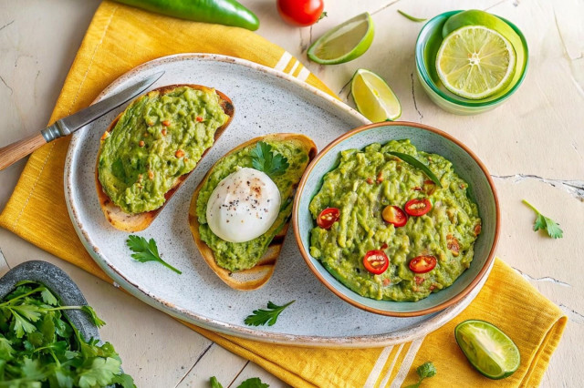 Соус Гуакамоле с авокадо чесноком и красным луком