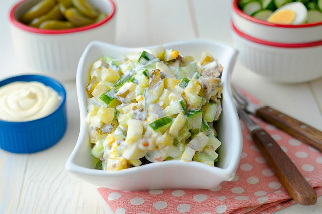 Салат с говядиной и маринованными огурцами