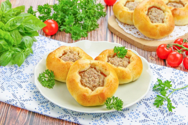 Беляши с картошкой и мясом в духовке