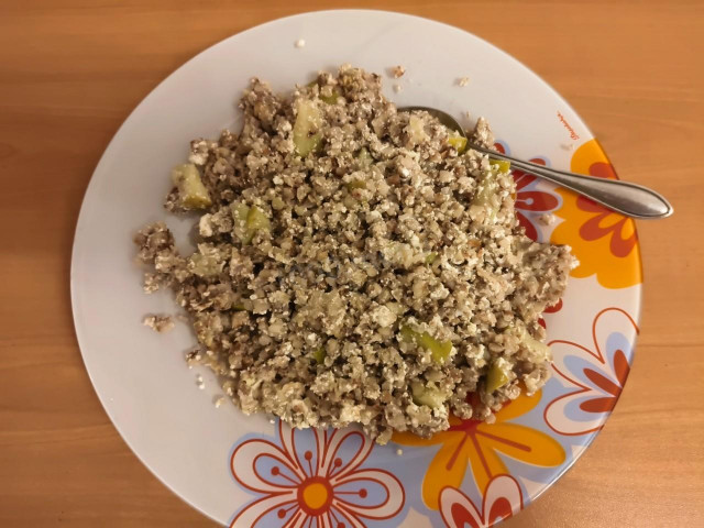 гречка с творогом, печёным яблоком и грецким орехом