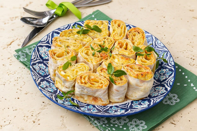 Лаваш с творогом и сыром в духовке