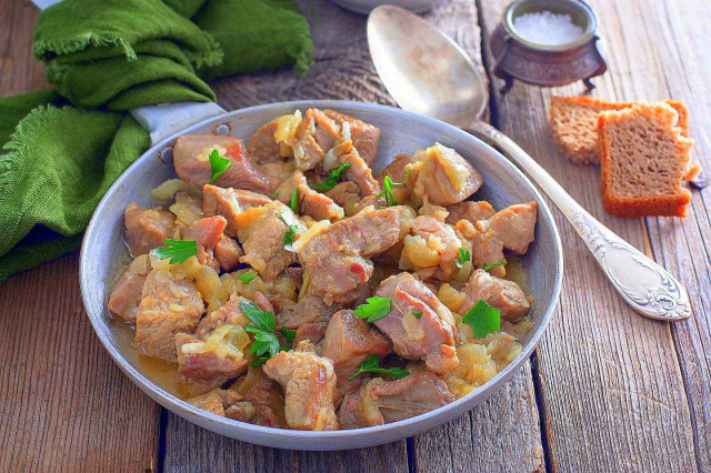 Индейка на сковороде сочная и мягкая - просто и вкусно