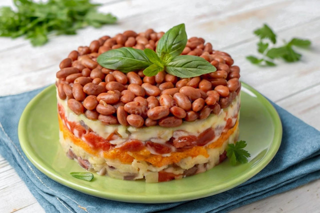 Слоёный салат с фасолью  вкусный и сытный