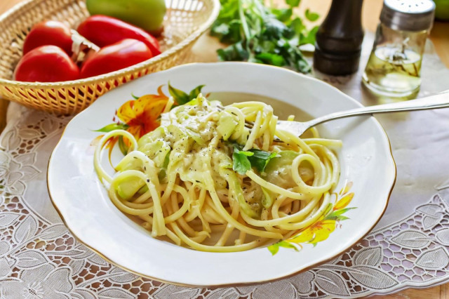Паста с цукини в сливочном соусе