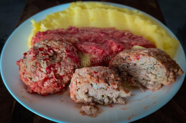 Тефтели из свинины с рисом и томатной пастой