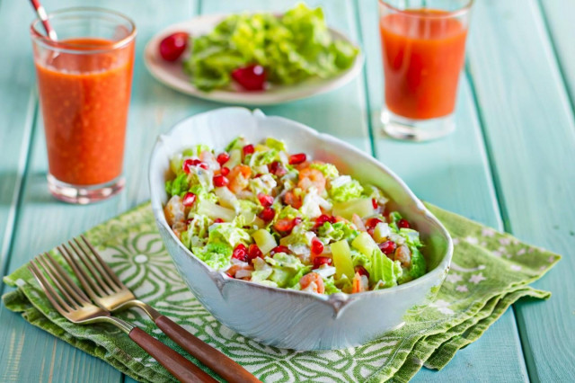 Салат с креветками и пекинской капустой