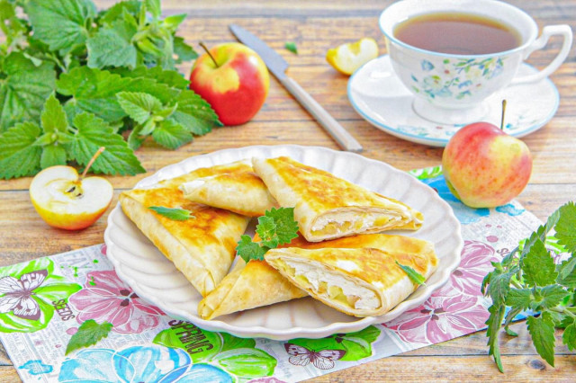 Треугольники из лаваша с творогом