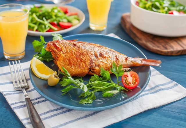 Морской окунь горячего копчения