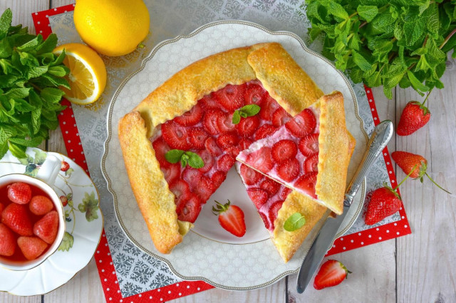 Галета с клубникой