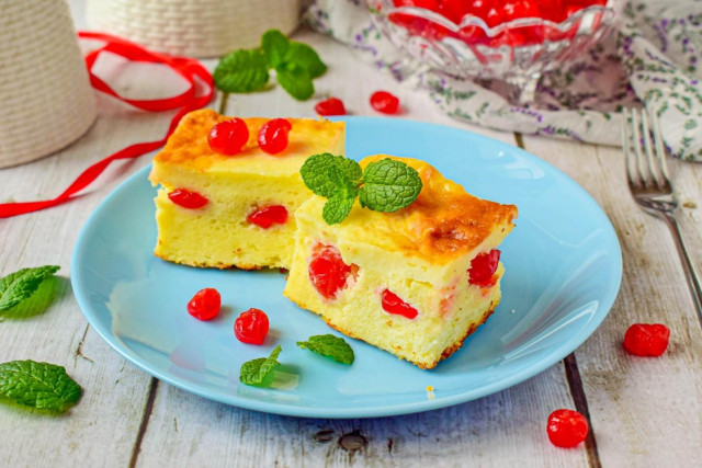 Творожная запеканка с манкой и сметаной