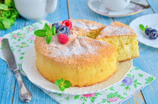Бисквит на яйцах классический