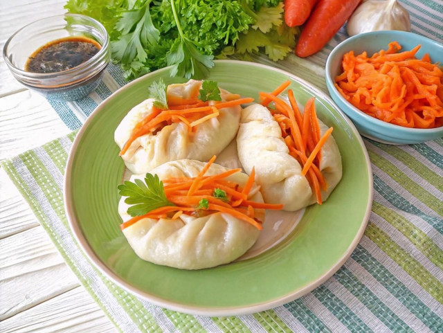Пигоди по-корейски с капустой и свининой