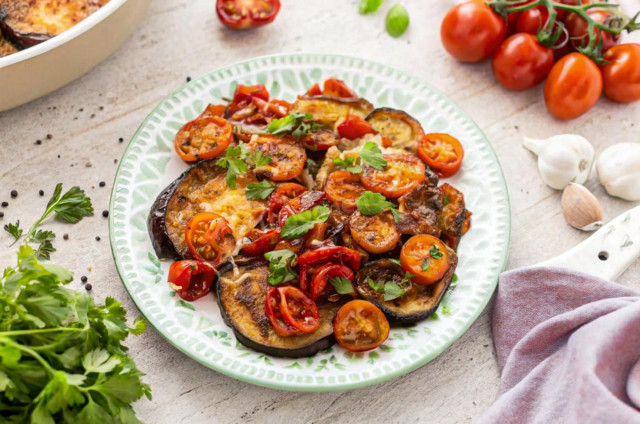 Тушеные баклажаны с помидорами в мультиварке