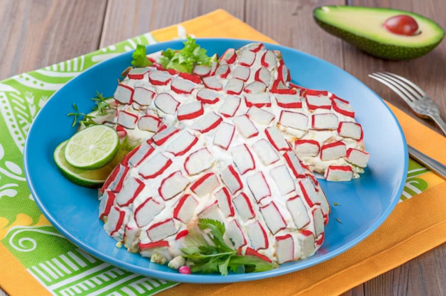 Салат Морская звезда с крабовыми палочками и курицей