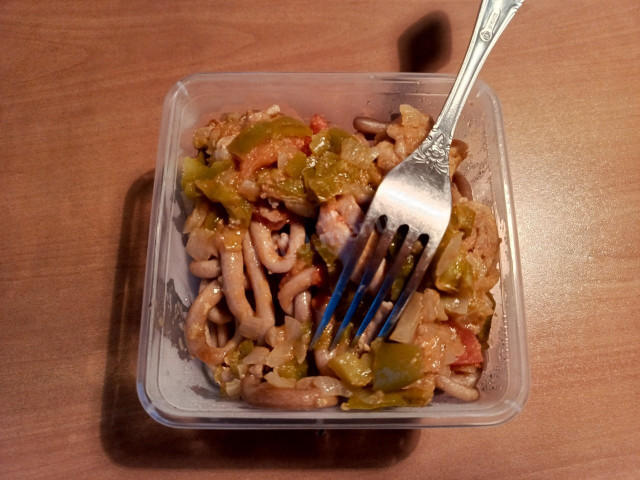 самодельная лапша с овощами и курицей