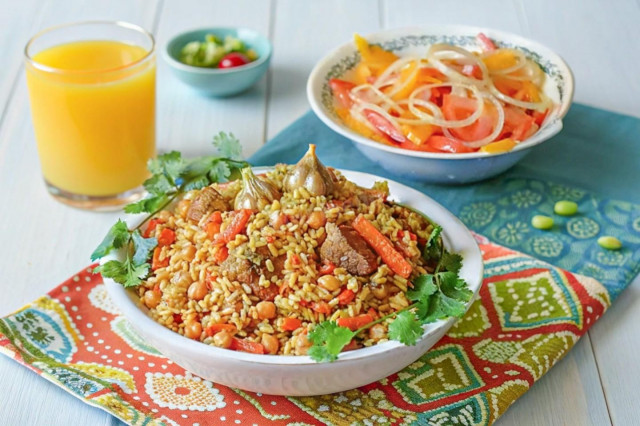 Плов с нутом в казане