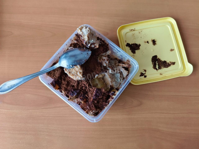 бисквитное пирожное с печёным яблоком и какао