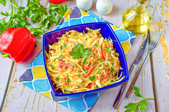 Салат витаминный из капусты и моркови и яблока без уксуса