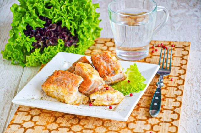 Морской окунь жареный на сковороде