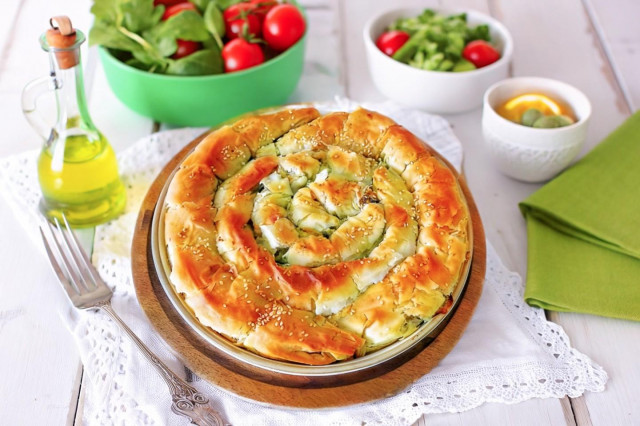 Улитка из теста фило греческий пирог