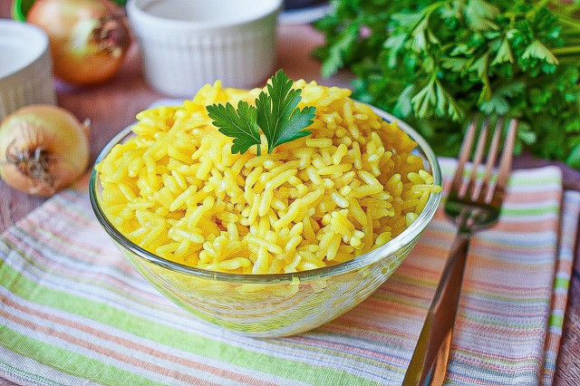 Рис с луком на гарнир