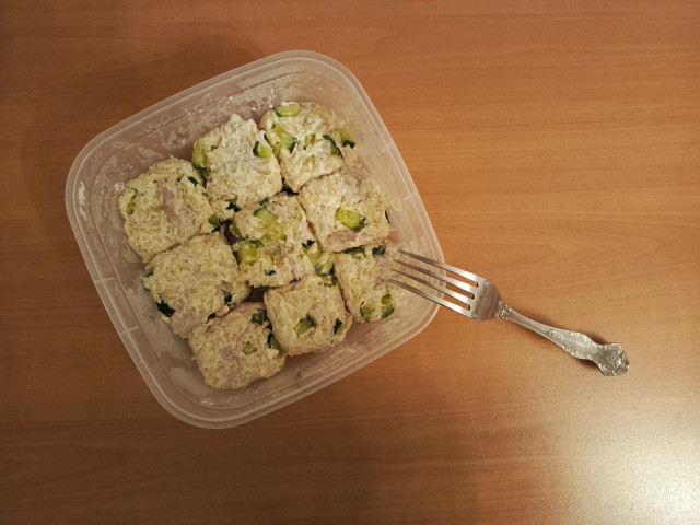 ленивые роллы со свининой и огурцом