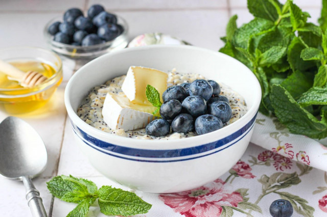 Овсянка с сыром и маком