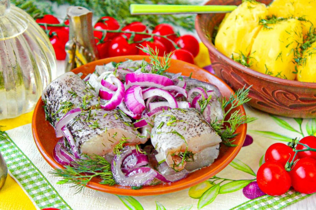 Маринованная щука с луком и уксусом