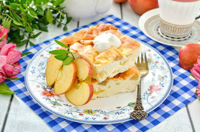 Запеканка с яблоками и манкой творожная в духовке