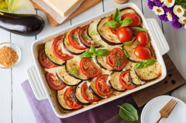 Запеканка из баклажанов с помидорами и сыром в духовке