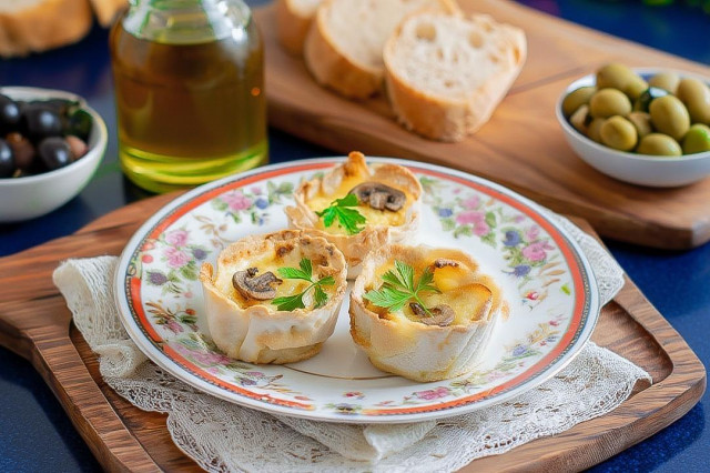 Тарталетки с грибами и сыром