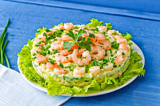 Салат с красной рыбой и креветками