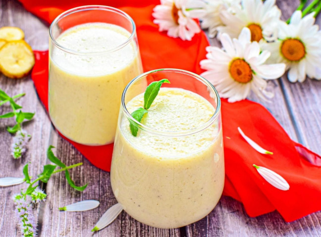 Смузи с бананом и молоком