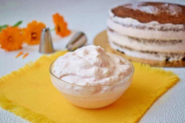 Клубничный крем для торта с сахарной пудрой