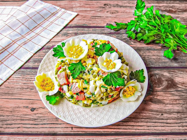 Салат из печени трески с яйцом